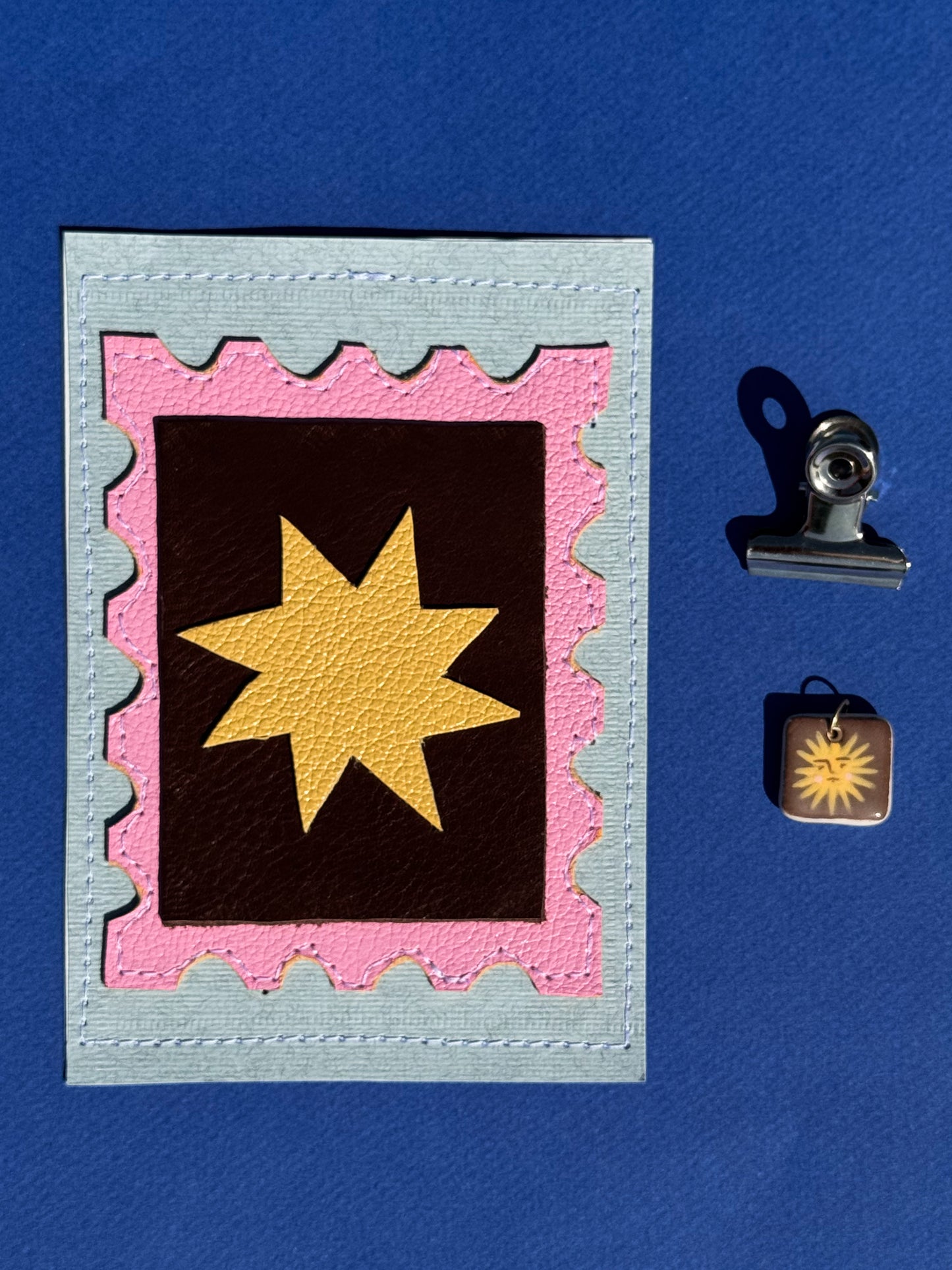 Le soleil - Médaillon + Carte postale