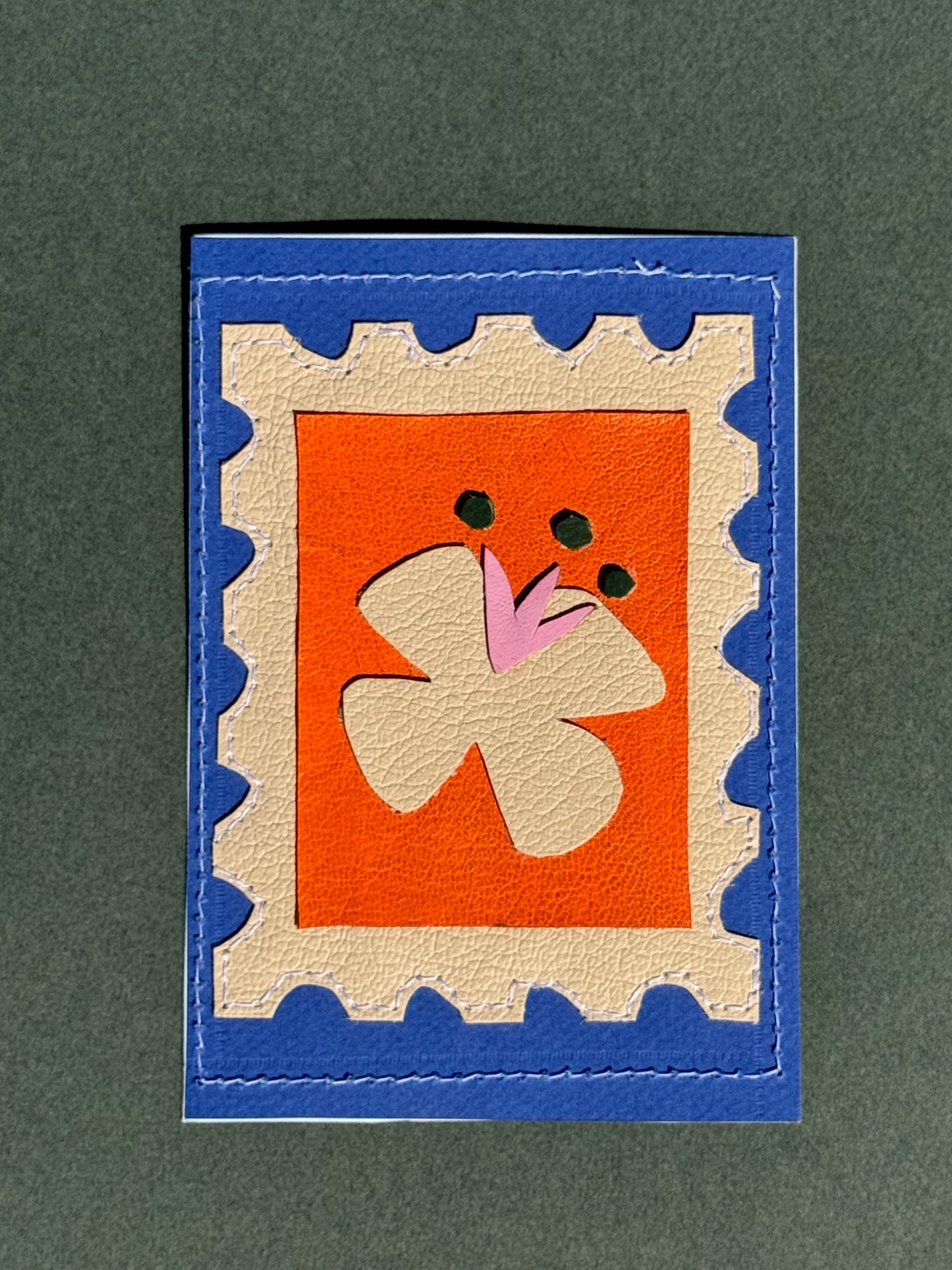 La fleur - Médaillon + Carte postale