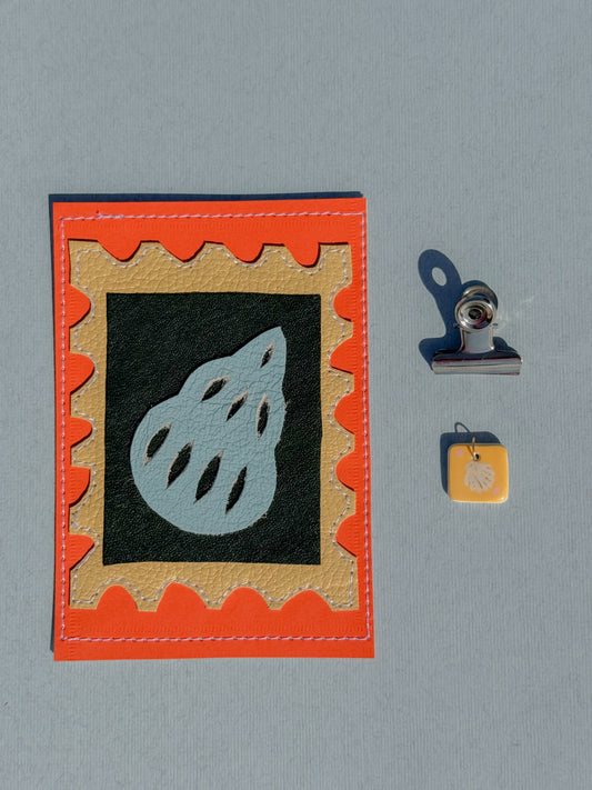 Le coquillage - Médaillon + Carte postale